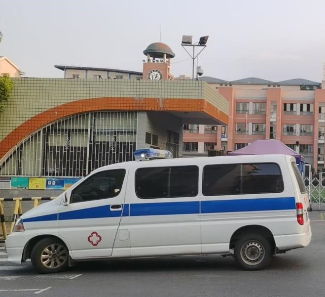 富民救护车出租护送骨折病人一公里多少钱